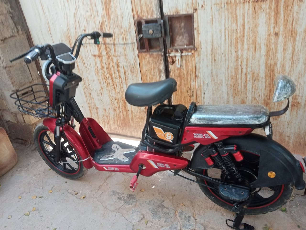 بايسكل شحن للبيع موديل ٢٠٢٥ نظيف
 ٤ بطاريات
غراضة كاملة موضحات بالصورة
السعر ٢٧٥وبي مجال
مكاني بعقوبة - المفرق للاتصال ***********
