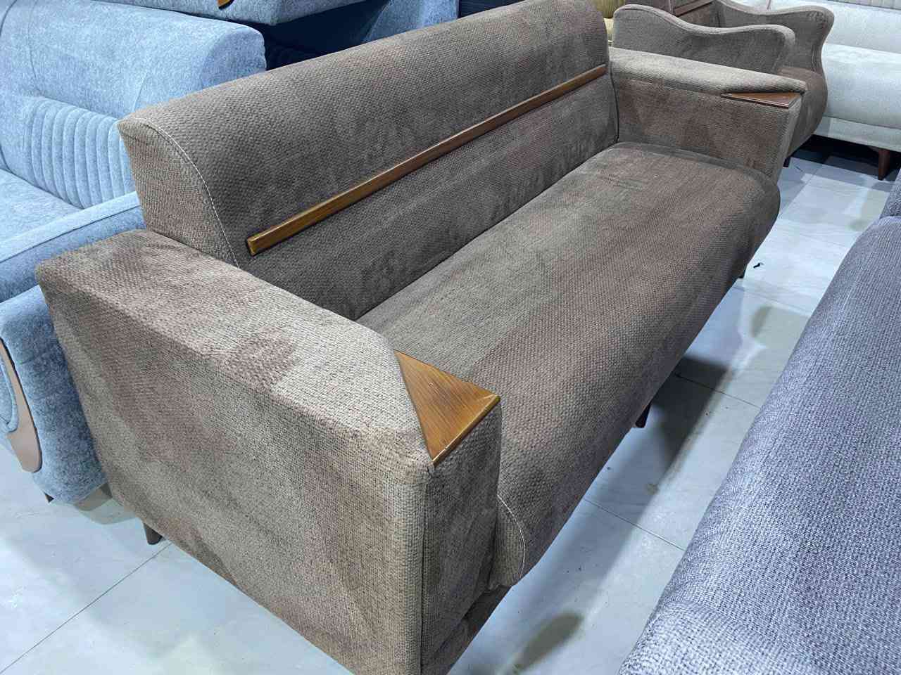 🛋️ تم تنزيل التخم التركي الفاخر 🇹🇷
✔ 10 مقاعد فخمة بجودة عالية وتصميم راقٍ
✔ الخشب: تركي بالكامل، متين وقوي
✔ القاعدة: خشب بلوك اسود  لمتانة إضافية
✔ الإسفنج: سوفت طبي مريح جدًا، مثالي لأصحاب الوزن الثقيل ، سبرنك شرط 

💰 اسعار مناسبه 
🚚 التوصيل: مجاني حتى باب البيت!

💥 لأصحاب الذوق الرفيع وعشاق الأناقة! 💥
اجعل منزلك أكثر فخامة وتميزًا 

📢 متوفر تجهيز جملة ومفرد
🚚 خدمة توصيل محاني 

مـجمـع علي الشويلي
ناصريــــــة  شــــارع 30
 مجاور مكتب الصدرين للعقار

*********** 
***********
