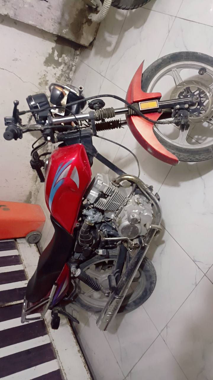 السلام عليكم دايون عضم مديل 14شهر 11 اوراق بسمي 
مكينه بس ولفات وكلجات مبدل فقط كهربائيات كله جديد وشغال 
معمره كلها قبل 4اشهر تعمير اكل مني 525الف
عارضها ب600ب550قفل بدون عمله شراي خابر وسعرها قفل سعر بيسكل شحن 
***********
