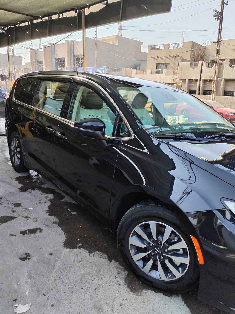 كرايسلر باسيفيكا بلكن. موديل 2023
السيارة هايبرد. شحن + بنزين
الرقم بغداد – باسمي
ماشيه 31 ألف فقط
محرك 3600cc

الضرر: دعامية أمامية جهة السايق، شبر جاملغ، وشبر بنيد من الحافة فقط
الإيرباكات سليمة
تخم تاير تايلندي جديد

المواصفات:

تحديد مسار

قفل سرعة

اصطفاف ذاتي

كشنات تدفئة

كشن كهرباء

تبريد 3 قطع

خزن ميموري

فول مواصفات ما عدا الفتحة

📍 مكان السيارة: بغداد – الدورة
☎️: رقم هاتف : ***********
السعر 235

#كرايسلر #باسيفيكا #Chrysler #Pacifica #هايبرد #سيارات_للبيع #بغداد #سوق_العراق_للسيارات #IraqKurdCars
