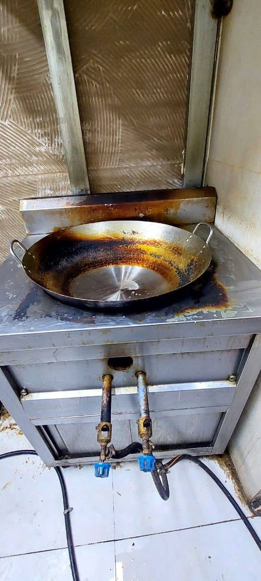 السلام عليكم للبيع اغراض مطعم للإستفسار  ***********
