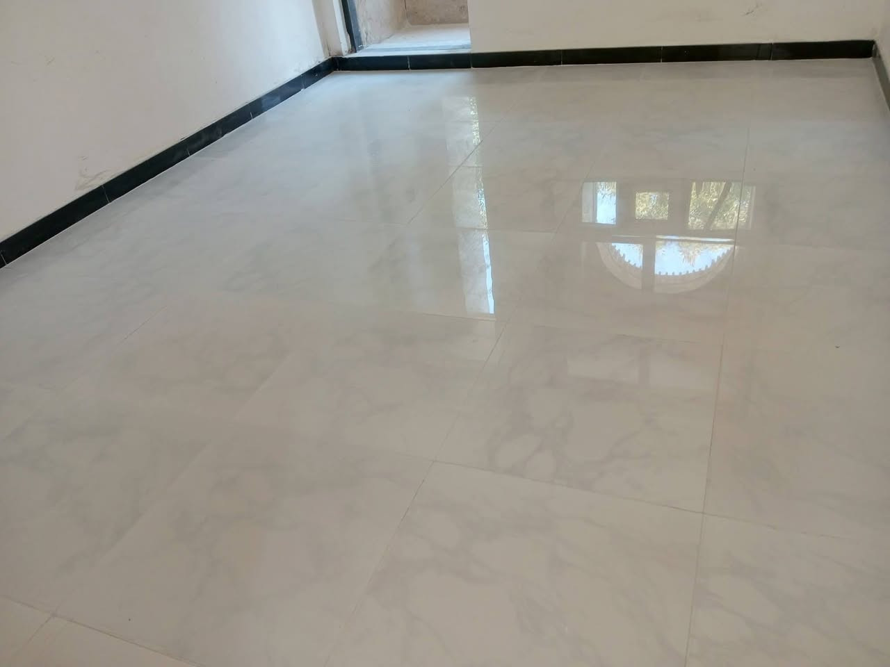 أعمالنا تطبيك سيراميك جدران ارضيه درج كافه انواع السيراميك  الواح
يرجى الاتصال على الرقم التالي ***********
واتساب
