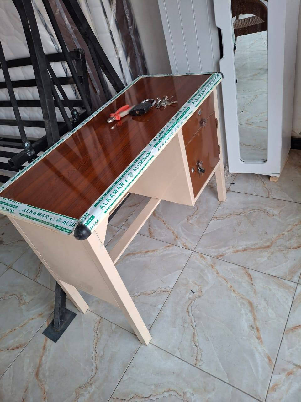 ميز مكتبي جديد
جميع قياس
المكان الرفاعي يم افران أبو أمير النجفي ***********
***********
محل قاسم
