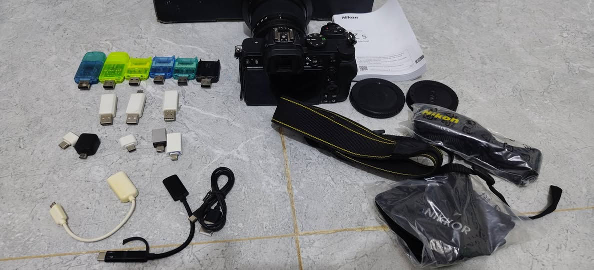 📸✨ Nikon Z5
السلام عليكم كامره نيكون z5  مثل ما موضحه ب الصوره نضافته استعمال شخصي كامره غنيه عن التعريف
ا Full Frame  فول فريم 
⚡ Autofocus سريع ودقيق. 
🎥 تصوير 4K عالي الجودة
وياه ملحقاته الاصليه كامله 
عدسه الاصلية 24 _ 70
حزام الاصلي عدد ثنين 
اقباقه عدسه 
كتلوك 
كارتونه
كاترج عدد  9
توصاله مفذ يواس بي تايبسي  وكلكسي وايفون عدد 8
بطاريه عدد 2
رام 16 
السعر 1750 مليون وسبعمية وخمسين  عنواني حله شارع 60 قرب كراج الموحد رقم الهاتف ***********
