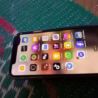 X S MAX ذاكرة 64ضهر بي كسر بسيط وهاي الي بلشاشه ابد مائثرة بلشاشه ولا ...