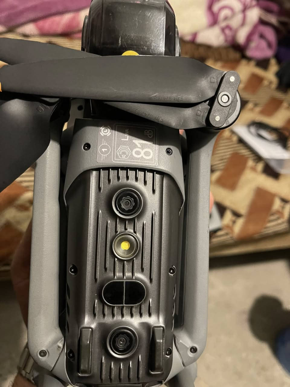 سلام عليكم 
درون محترف ديجياي
للبيع نضيف كلش 
بي نقص بطاريه ضايعه 
يعني بطاريتين
السعر مليون و550 
عنواني  بغداد حي تونس
***********
