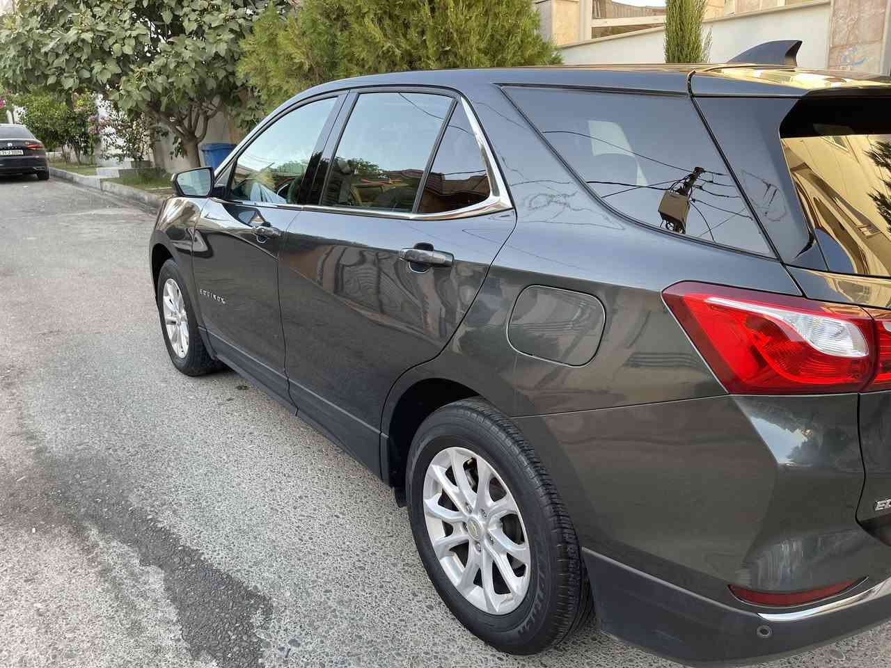 ‎🚗 شڤرۆلێت Equinox 2020 LTللبيع 🚗

‎نظيفة جداً، حادثها جاملغ وباب النفر امامي ،بحالة ممتازة وجاهزة للاستخدام الفوري.
 للتواصل على السعر الاتصال على الرقم ***********متوفر واتس وفايبر 

‎🔹 رادار الخط (مساعدة البقاء في المسار)

‎🔹 حساسات أمامية وخلفية لركن السيارة

‎🔹 تحذير النقطة العمياء

‎🔹 فرامل طوارئ أوتوماتيكية (Brake Assist)

‎🔹 نظام التشغيل والإيقاف التلقائي (Auto Start/Stop)

‎🔹 اتصال Bluetooth

‎🔹 دعم Apple CarPlay وAndroid Auto

‎🔹 قفل أوتوماتيكي بعد بضع ثوانٍ من مغادرة السيارة

‎🔹 4 نوافذ أوتوماتيكية

‎🔹 أضواء LED أمامية وخلفية دهوك, العراق
