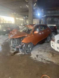 لبيع توسان موديل ٢٠١٥ رقم بغداد عله حادثهه مثل صوره سعرهه ٦٥ مكان سيار...