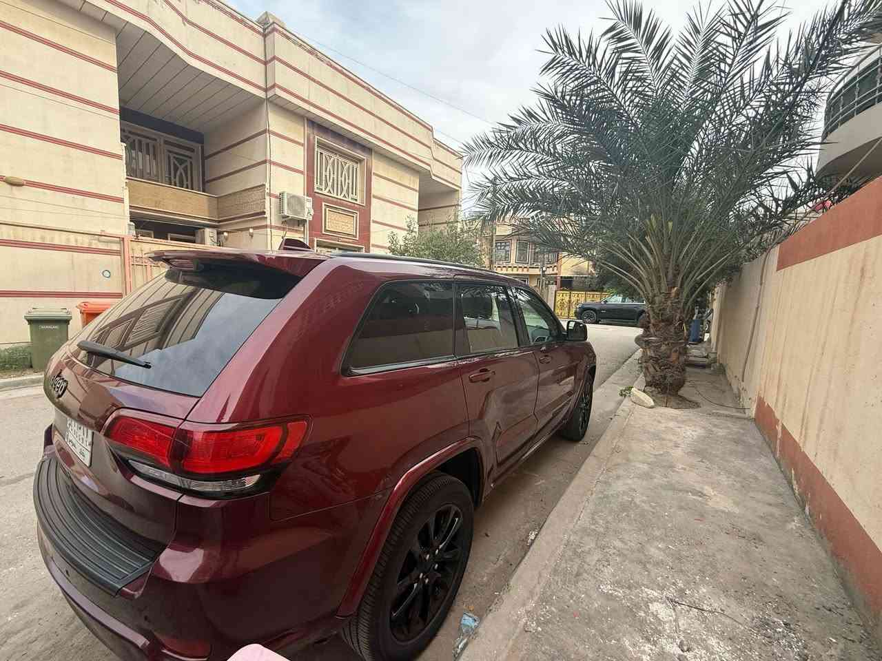 السلام عليكم جيب موديل 21 بغداد السياره كلش نظيفه ماشيه 41 الف ميل مكانها بغداد الكرخ الدوره عارضها 245 ورقه وبيها مجال السياره بلاك توب 
***********
