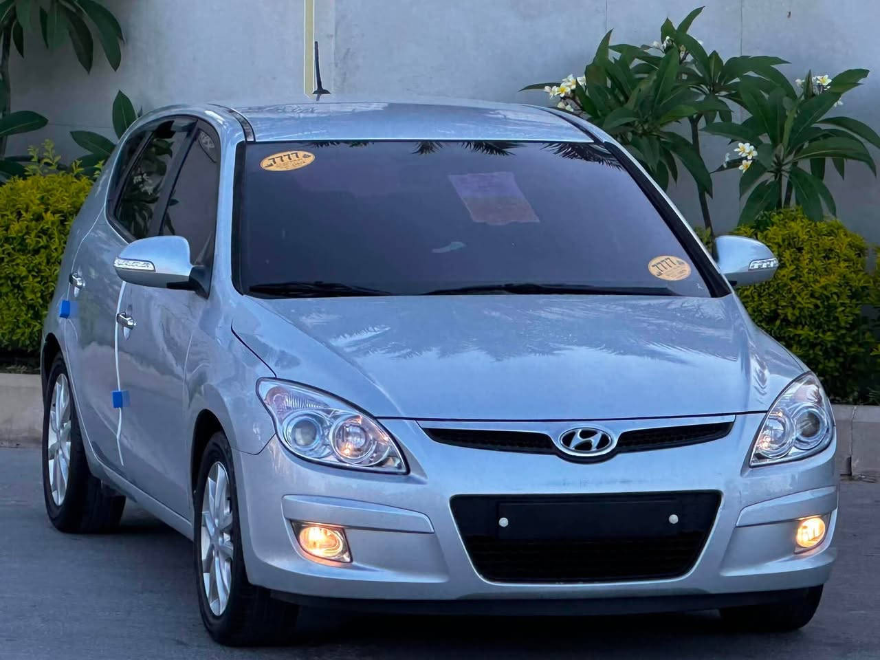🔥 هيونداي i30 2009 | محرك 1.6 | استيراد كوري 🔥

💰 السعر | على الهاتف

🤍 الله يبارك لا قوة إلا بالله 🤍

إذا كنت تدور على سيارة عملية، اقتصادية، ونظيفة بكل معنى الكلمة، فهذي هيونداي i30 فرصة تستحق المعاينة. سيارة درجة أولى، ممشاها قليل، وجاهزة للاستعمال مباشرة.

━━━━━━━━━━━━━━━

🚘 النوع | هيونداي i30
📅 الموديل | 2009
🎨 اللون | رصاصي
🪑 الداخلية | أسود
⚙️ المحرك | 1.6 (الصغير)
📏 المسافة المقطوعة | 83 ألف كم
⚙️ ناقل الحركة | عادي (Manual)
⛽ الوقود | بنزين
🇰🇷 الاستيراد | كوريا

━━━━━━━━━━━━━━━

⭐ محرك اقتصادي واعتمادي
⭐ قيادة مريحة
⭐ سيارة مناسبة للاستعمال اليومي
⭐ مواصفات إضافية موضحة بالصور

━━━━━━━━━━━━━━━

🛠️ الحالة

✅ الكربون الأصلي موجود
✅ خالية من العيوب بإذن الله
✅ محرك بحالة ممتازة
✅ سيارة نظيفة وجاهزة للكشف والمعاينة من أي ورشة

━━━━━━━━━━━━━━━

💎 سيارة اقتصادية، قليلة الاستهلاك، ونظافتها تبين من أول نظرة. فرصة ممتازة للي يبي سيارة عملية وسعرها مناسب.

📍 المكان | طرابلس 🇱🇾

📞 للاستفسار:
0914935395

⚠️ تنويه:
الصفحة منصة إعلانية لعرض السيارات فقط، ويتم التواصل والاتفاق مباشرة بين البائع والمشتري.


**إذا كنت صاحب هذا الإعلان وتريد حذفه لأي سبب، رجاءا أرسل رسالة إلى الدعم الفني**