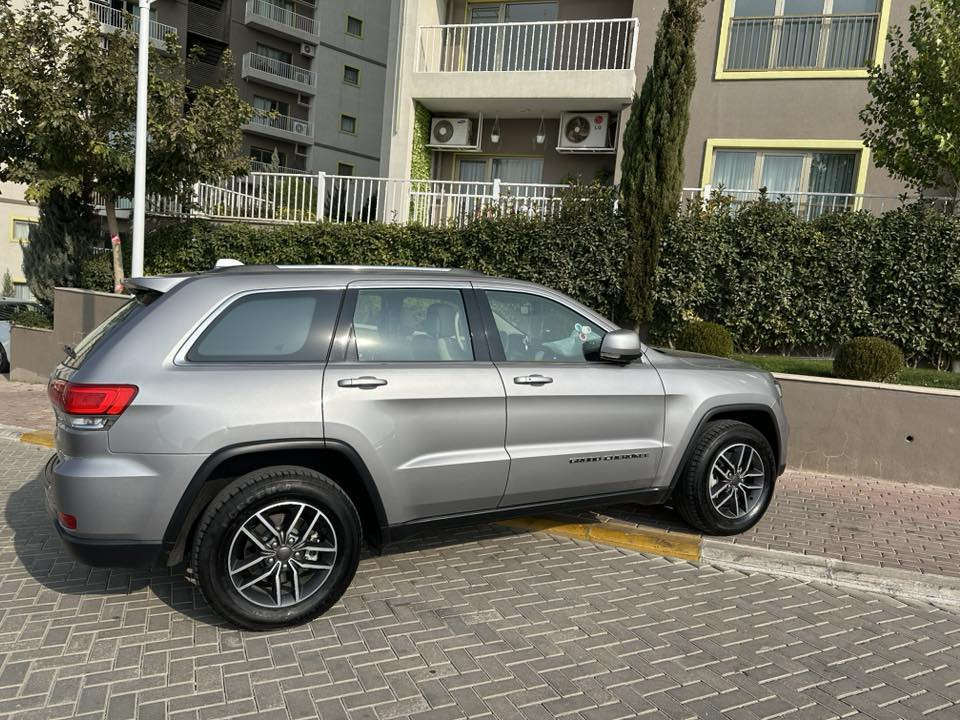 السلام عليكم ...
جيب فئه لارديو خليجي مكفولة كفاله عامه من الضربه والصبغ والشخط والتكحيل / ماشيه 33 الف كيلو (زيرو)
السياره على وضع الوكاله تايرات انتاج 2025 /هزه جديدة 
للاستفسار *********** واتساب / مكاني بغداد / الكرخ
