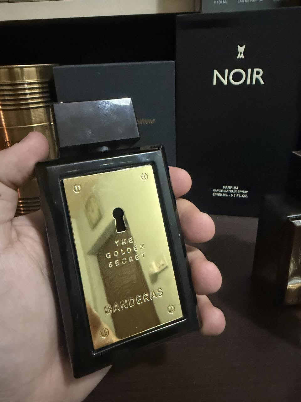 السلام عليكم . 
عطور اصليه 100%  
بنتلي مستعمل منه كلش قليل موضح بلصوره (٣٠)الف
سبكتر كوست بي ٣ ارباع ب(٢٥)الف
كولدن سكرت جديد مستعمل منه ٥ مل ب(٤٥)
Bubbly بي ٣ ارباع هم ب(١٥)
مانسيرا ريد توباكو بي ٣ ارباع (٨٠)الف
جانبول الكسير بروفشنال كوالتي ب(٢٥) الف
بي ٣ ارباع هم 
مكاني بغداد 
رقم
*********** 
واتساب
