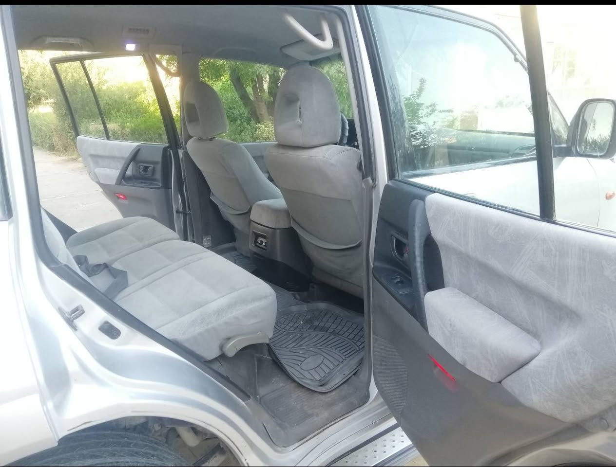 پاجیڕۆ 2002
ئاڕم پلاستیک هەولێر
گێڕ و مەکینە و ئەکسل و کارەباییات بەشەرت
2 پارچە سبوغ بێ ناو گرتن
سەیارەکە مەزبووت و بێ کێشەیە
8 ساڵە لای خۆمە
شوێن ڕانیە
*********** رانية, السليمانية
