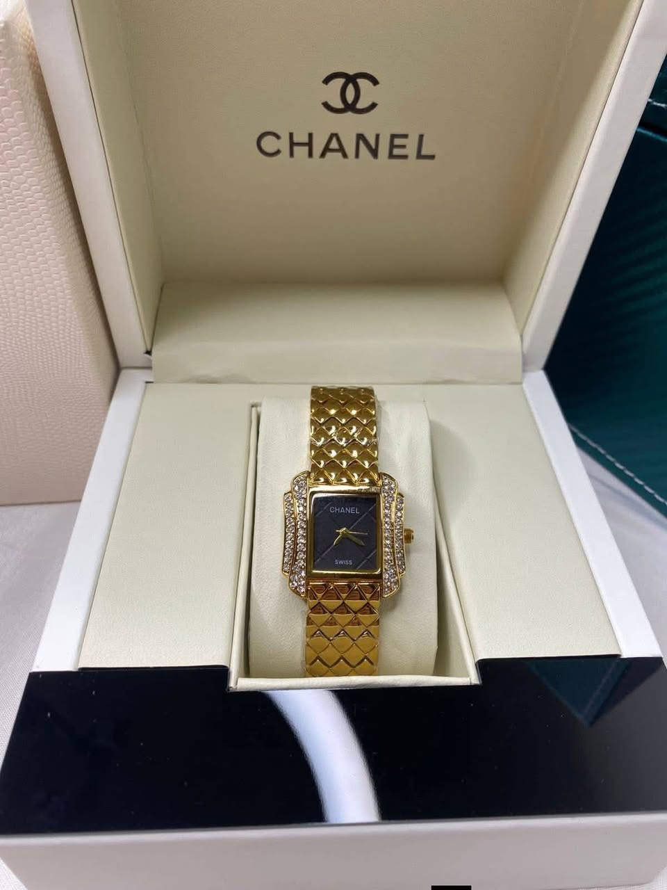 روز ستور 
 بيج مختص باالماركات والكوالتي العالي الرجالي والنسائي 
✨ أناقتك تبدي من هنا
👜 ذوقك غير… واختياراتك أغير
👠 للي تحب الأناقة على أصولها
🕶️ تفاصيل تحچي عنك
💼 كل شي يكمّل ستايلك

⌚ساعات رجاليه 
محفضه رجاليه كله كوالتي عالي ماركات معروفه 

حجز اواستفسار عن الالوان والقياسات عن طريق الواتساب ☎️***********
🚕توصيل بسمايه بغداد محافضات
