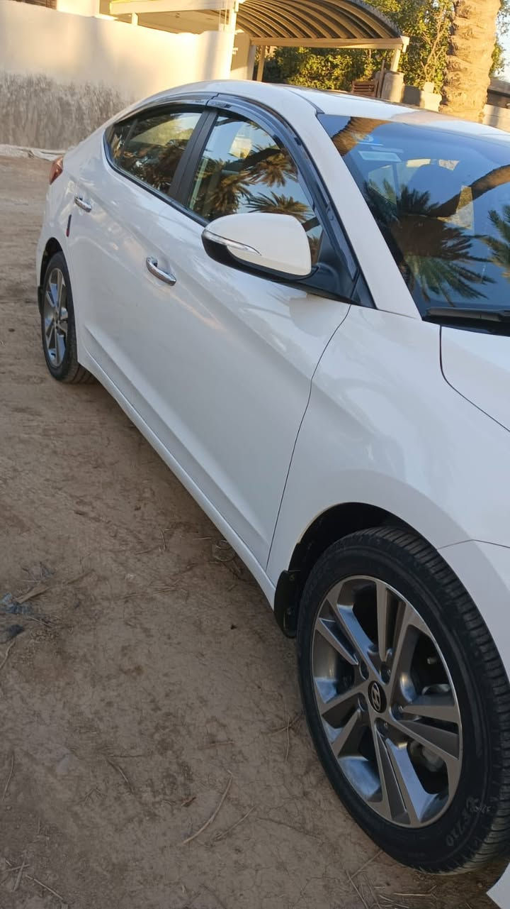 السلام عليكم شباب النترا موديل ٢٠١٩ خليجيه مكفوله من لصبغ فول مواصفات رقم جديد وسياره جديده كلش مكان لساره بغداد لدوره  سعرهه ١٦٥ وبيهه مجال حك لجيه  
موبايل ***********
