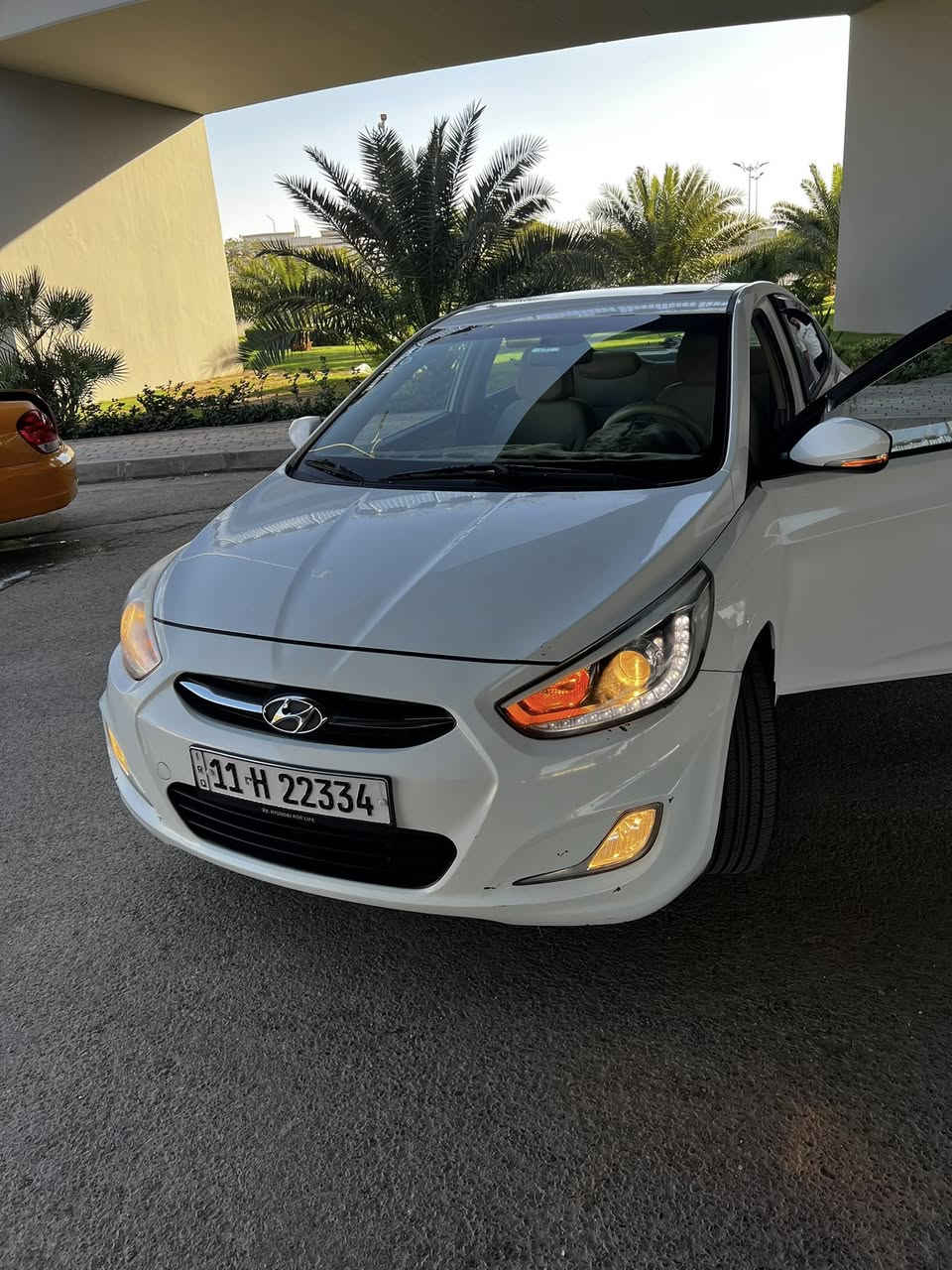 السلام عليكم 

أكسنت موديل 2016 خليجي /رقم بغداد 
محرك 1.600دبل قطره دوش 
السعر/116$ /وبي مجال حك الجيه 
كير ومحرك شرط مامفتوح
تخم تاير جديد 
الصدر بعده شركه 
السبير مانازل  
اشاير مري 
تبريد شرط ثلج 
ثلاجه بل جكمجه
فتحه سقف
كامره خلفيه 
شاشه اصليه تدعم كار بلاي 
2بصمه جديده شركه
ماشيه 154k/m حقيقي 
مكفوله من صبغ ومعجون وضربه 
بيها فقط ربع
دعاميه اماميه  ورشيتها
السونار مرفق مع الصور
السياره عل ايدي مال بيت ونظيفه جدا 

السياره ب اسمي شرط تحويل ثاني يوم 

العنوان /بغداد الدوره شارع ابو طياره
الاتصال /***********
***********
