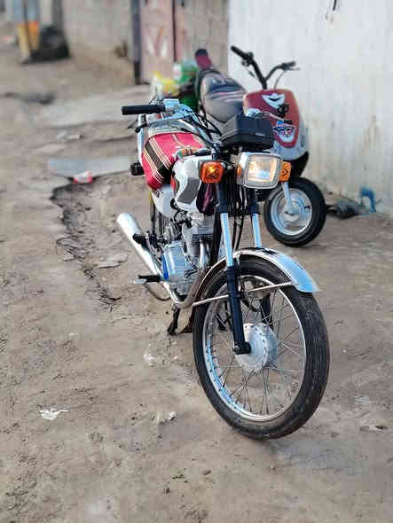 البيع دراجه راقم اسواد موديل 2010 ومعمره  كلشي جديد   سعر 550 خاص موجود ***********
