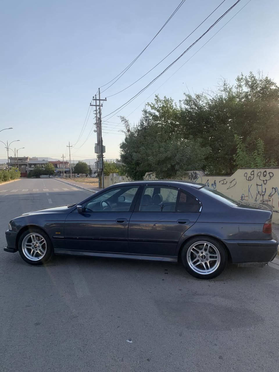 BMW 528i e39 1996 

بیئێم سەقەر ٥٢٨ گێڕ عادی ماشەڵا لە قوەتی  عام بۆیاخ بۆ جوانی پێش و دوای ئێم تایەو ویلی ئێم سڵایت کوشن جلد ناو فۆڕمیکا ٤ جام کارەبا شاشە ئایپاد کامێرا پێش و دوای تازە داگیراوە بێ تەقەو ڕەقە تەبرید مەرکەزی گێڕو مەکینەو ئەکسلی بەشەرت تەحویل غەرامە بەشەرت سعری ٦٤ مەجالێکی برایانە شوێن شارەزور هەڵەبجەی تازە 

*********** السليمانية, العراق
