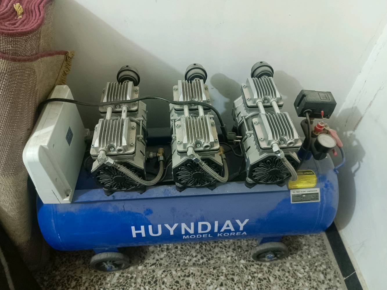 كمبريسر كهربائي جديد مو مستخدم 100لتر عنواني بغداد الحبيبيه قرب ملعب الحبيبيه 