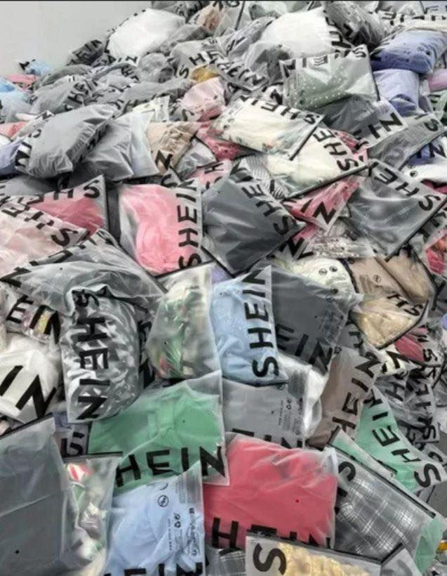 السلام عليكم.. متوفر عندي وجبة ملابس (نسائي + أطفال) ماركة شي ان الأصلية، البضاعة جديدة تماماً وبأكياسها، لكنها "رواجع" زبائن لم يستلموا طلباتهم.
• السعر: 7 آلاف دينار فقط للقطعة الواحدة.
• نظام البيع: جملة فقط (أقل عدد للطلب 50 قطعة).
• الحالة: جديدة 100% وبحالتها الأصلية.
• النوع: تشكيلة منوعة وموديلات حديثة.
البيع لأسبقية الحجز، فرصة ممتازة للي يحب يترزق بضاعة نظيفة بسعر محروق.
للتواصل والاستفسار: [***********]
