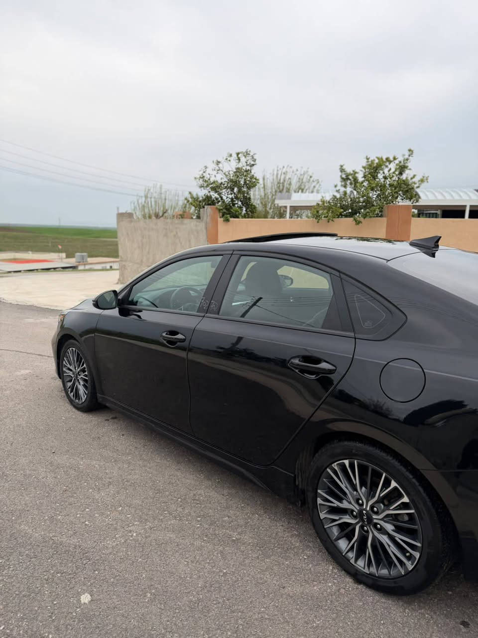 السلام عليكم 
للبيع كيا فورتي اسود 2023 
محرك 20 دوش 
ماشي 28الف ميل 
صبغ بس چملغ سريقه بدون حادث
بدون دواخل و بدون ارباك 
سياره بدون تعديل بارد و بدون كلير شرط 
سياره بدون ملاحظات شرط
سياره بدون رقم ترقيم شمالي فقط 
تكلفة رقم 11.5 ورقه ونص
ملاحظة صور الحادث في المنشور
عنوان أربيل معارض السيارات شارع 100 فرع الناقيلات 
لينك الحادث👇
https://bid.cars/en/lot/1-58763445/2023-KIA-Forte-3KPF54AD0PE568092

السعر 150ومجال 
أي استفسار عن سيارة خاص او واتساب مفتوح 
اخوكم شلال كوردى 
***********واتساب للاتصال أربيل, العراق
