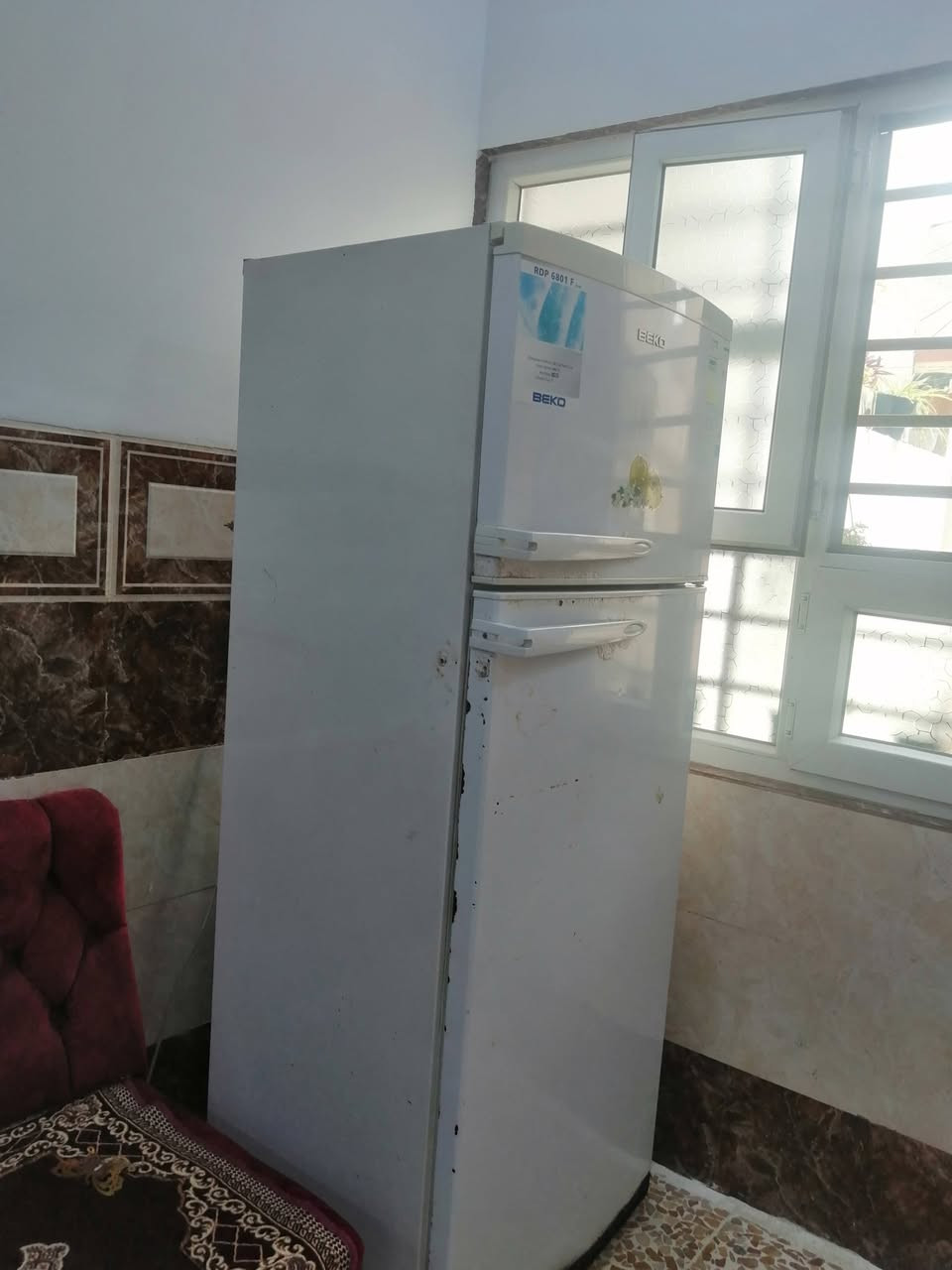 ثلاجة للبيع شرط الشغل مستعملة ***********
