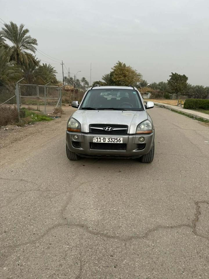 توسان 2009 للبيع 
خليجي 
سيارة مرغوبة وحلوة 
السعر 95 وبيها مجال حك الجية 
للاستفسار 
*********** واتساب ورقم موجود
