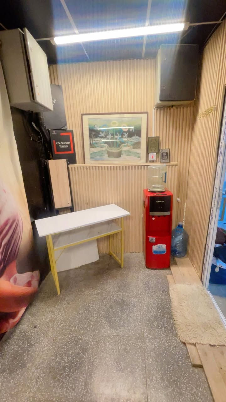 صالون نسائي كامل للبيع بالدورة بشارع الصحة
مساحة 75اثاث جديد سبلت طنين بلازمه 
كيزر ماطور مرايات 
سديه كراسي تخم 2
مغسلة شعر مغسللات اقدام ستيج ميز اكرلك2 
مواد اكرلك اصباغ
  جهاز بخار جديد وجاهز
يفيد البنوته الجديدة بالمصلحه وتحب الشغل النظيف 
وكل هذه 
.
. بسعر مليونين و200 🔥وبي مجال بسيط

اجاره زين 450 بالشهر وموقعه كلش مناسب 
الله يرزق الجميع 🥰
للاستفسار التواصل على الخاص بخدمتكم 
#صالونات_بغداد 
#بيوتي


**إذا كنت صاحب هذا الإعلان وتريد حذفه لأي سبب، رجاءا أرسل رسالة إلى الدعم الفني**