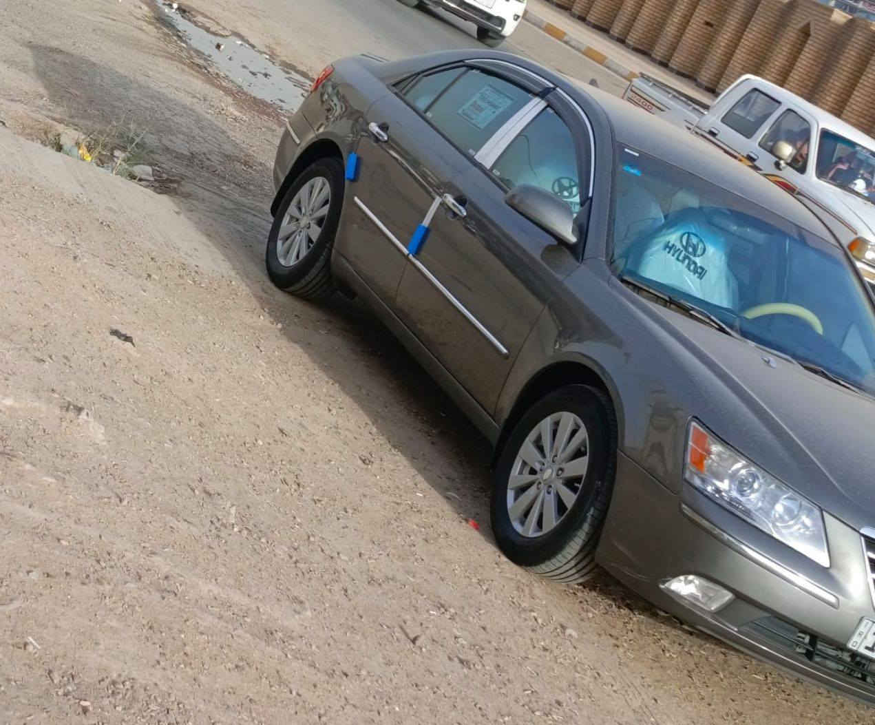 سلام عليكم من رخصت الادمن للبيع سوناتا وارد امريكي مصبوغه احزام كله ليبل واحد طخته  بلدعاميه الخلفيه بدون دواخل موديل 2010 كير ومحرك وصدر خير من الله رقم انبار انكليزي السعر 105 وبيه مجال قليل مكان السياره فلوجه النساف هاتف ***********
