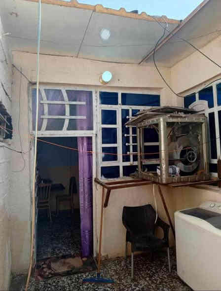 دار للبيع خلفي تجاوز مرقم من الدوله مساحه 80 متر يحتوي على غرفه واستقبال وصاله ومطبخ وحمام وترك السكف سندويش وسقوف ثانويه العنوان ام الكبر ‏‪والغزلان قرب جامع الفردوس خدمات كامله مي مجاري كهرباء تبليط السعر 25 وبي مجال للاستفسار واتساب ‪0771 360 6109
