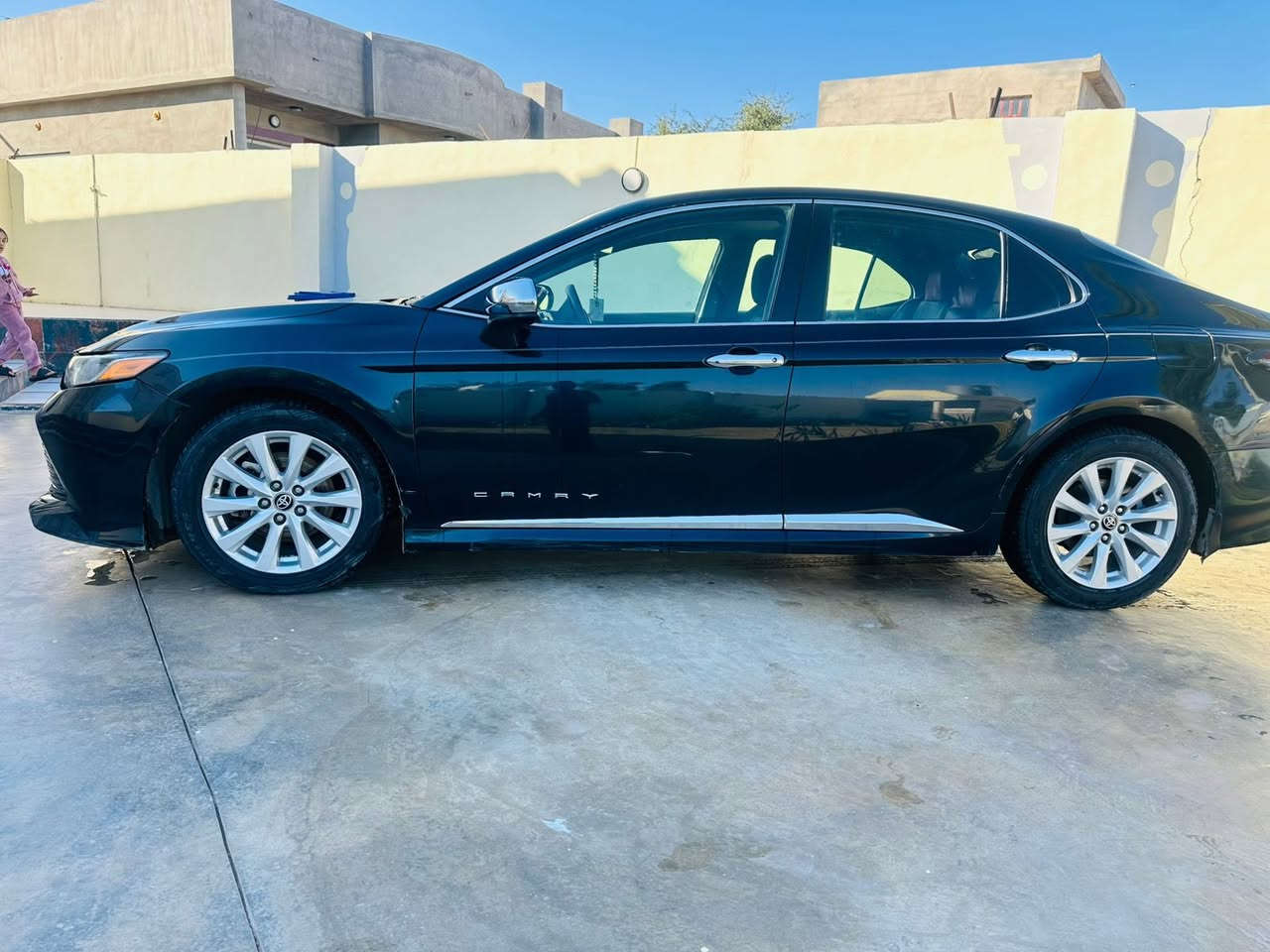 للبيع سيارة Toyota Camry 2020
• الموديل: 2020
 • الفئة: LE
 • الممشى: 80 ألف ميل
 • رقم: أربيل
 • اللون: نيلي
 • الحادث: خلفي (جام لغ + صندوق)
 • شرط: التحويل
سعر 165 
التواصل ***********
