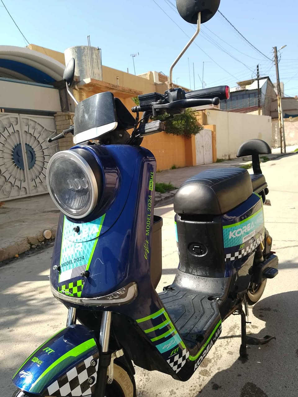 السلام عليكم 
ماطور R 11 للبيع 
من شركة كوريا مار 
ما ناقصوا شي بس دكمة البك عطلانة
اشارة شغال خلاط كلو شغال لايت عالي و ناصي
السعر 550 و بي مجال ما شراي لا تراسل 
التواصل مراسلة الصفحة او الرقم ***********
