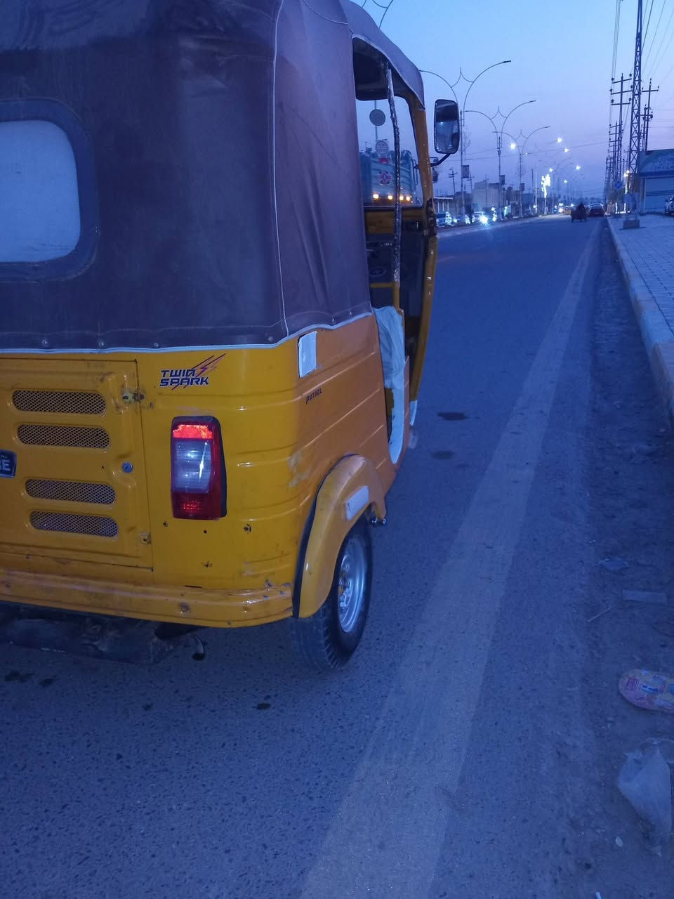 سلام عليكم تكتك للبيع موديل 20كفاله بس دوس معمره رقم بصره لا ظربه ولا معجون شرط شراي نتصل ***********
