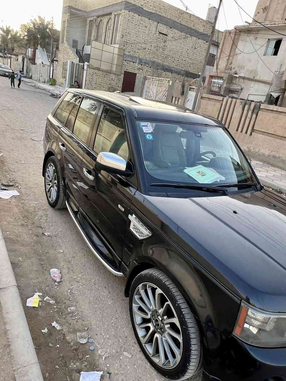 ‏رانج روفر 2011 أصل
حدادية جديدة 100‎%‎ سياره نظيفة كلش 
‏رقم بغداد مميز 
مكفولة من الظربه 
ولاكن بيها مكانات صبغ شخوط ابيع حزام 
ماعده القمارة والتكيات قطره صبغ مابيها

‏ شرط التحويل

‏مكينة عادي المرغوب ومكفولة
كير مكفول  
مواصفات HSE

‏فول مواصفات للأخير
تنته 
تحكم ستيرن 
اتصالات 
رادار 
كامره 
بيبان لمس 
زنون لايتات الاصلي 

‏السيارة جكات ⬆️⬇️

‏السيارة حلوة

‏تخم تاير جديد

‏ السعر 130 وبيها مجال 

‏الاستفسار رقم الاتصال 
***********
