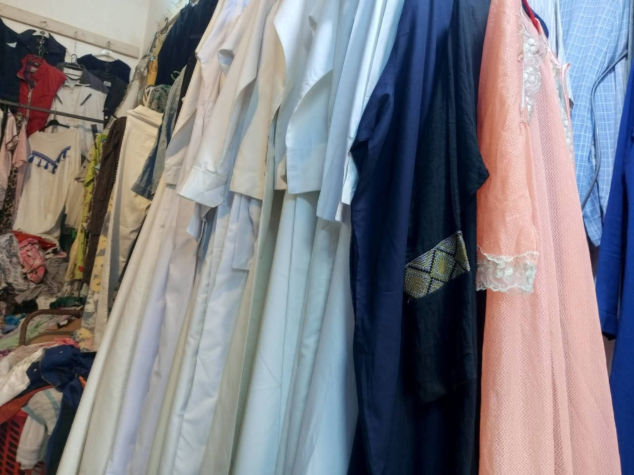 تنزيلات تنزيلات تنزيلات حتى نهاية شهر رمضان المبارك 
كلشي موجود شلحات فستان بناطير جبة وعباية خليجية ودشداشة بناتي ونسائي وأطفال ورجالي 
نفتح أيضا بعد الفطور 
العنوان شارع13 بظهر محل حجي عباس قرب مجمع تايكر وقصابة صالح والعطار ابو فاطمة ومحل حيدر ابو البيسكلات..


**إذا كنت صاحب هذا الإعلان وتريد حذفه لأي سبب، رجاءا أرسل رسالة إلى الدعم الفني**