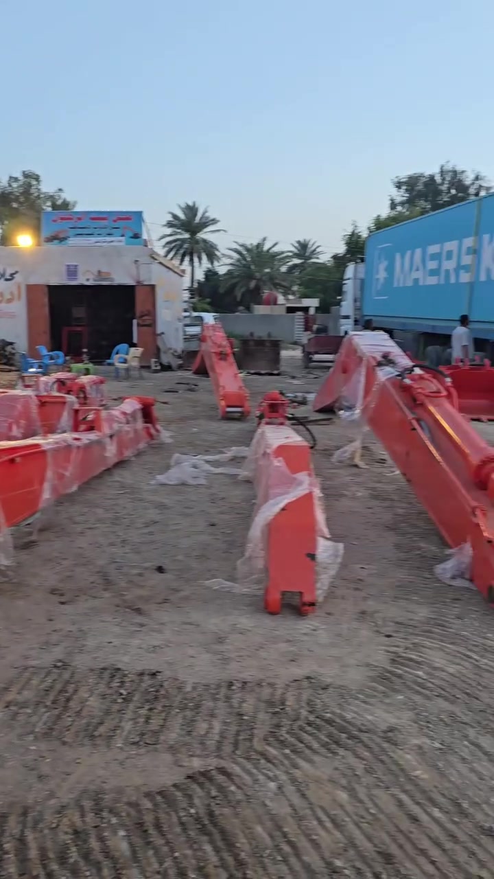 السلام عليكم يتوفر لدى شركة بيت الزهلول جب طويل 16 متر مال هيتاشي حجم 350 330 300 زيرو كامل جكات وكيله العنوان واسط العزيزيه الشارع العام محلات بيت الزهلول الأدوات الاحتياطيه للحفارات الهيتاشي الاتصال ***********📞
