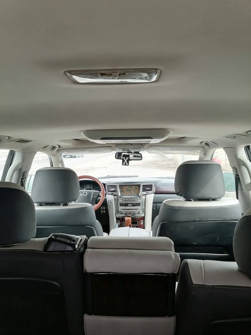 سلام عليكم لكزس موديل 2011محدثه2022 سياره حلوه ونضيفه بيها ضربه بل مدكر الخلفي رقم بغداد تحويل مباشر السعر 300 وبيهه مجال ***********
