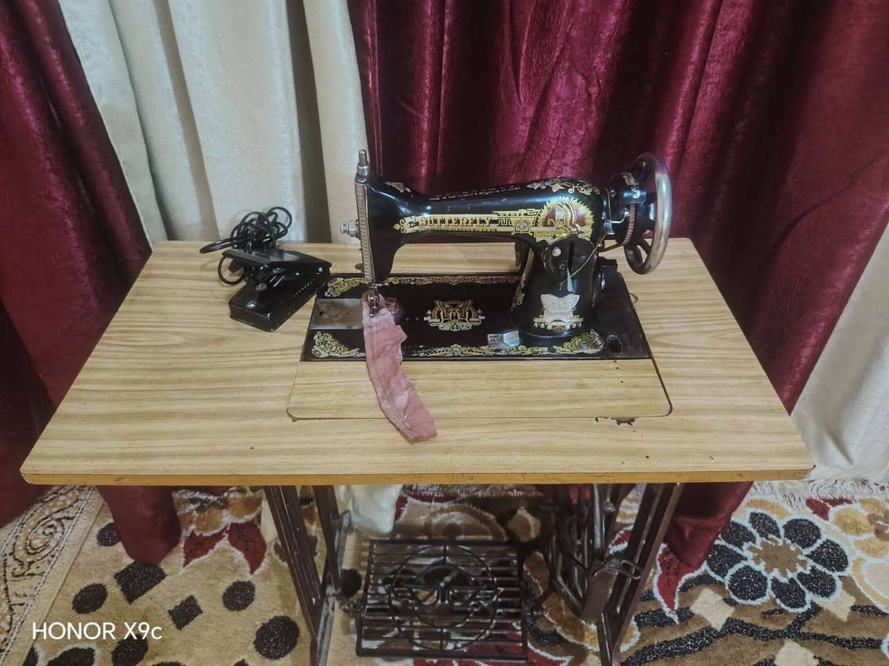 ام الفراشه الاصليه الموديل القديم جداااا 
مكينه جداااا نظيفه 
مال السبعينات
كهرباء ورجل تشتغل


**إذا كنت صاحب هذا الإعلان وتريد حذفه لأي سبب، رجاءا أرسل رسالة إلى الدعم الفني**