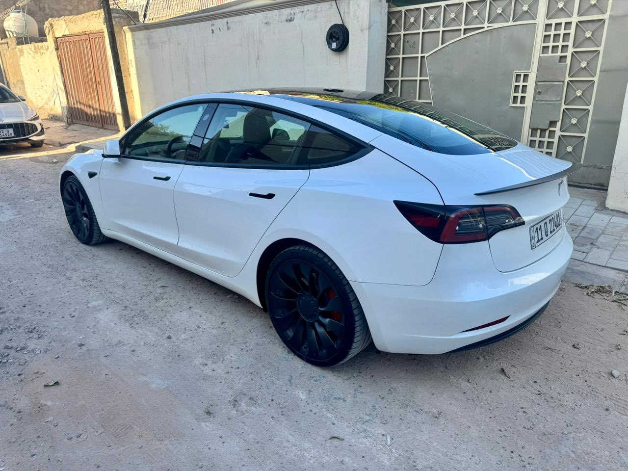 سلام عليكم
تيسلا مودل 3 بيرفورمانس لون ابيض اونلاين
نضيفه جداً السيارة
سنة الصنع : 2023
الضرر : جاملغ امامي وباب السايق بدون ايرباك بدون دواخل 
تبديل باب السائق وتصليح وصبغ الجاملغ الامامي وصبغ الباب الخلفي والجاملغ الخلفي للجماليه صور التصليح ورقم الشاصي بالمنشور 
 ســعــر 185
 الشحن الكامل 490 كيلو تقريباً 
عداد 35  الف ميل
 مرقم بغداد بأسمي 
مكان السيارة النجف
للاستفسار الاتصال: 
***********
