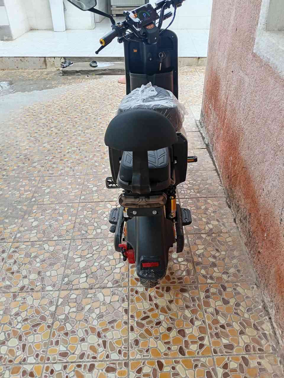 السلام عليكم
دراجة كهربائية للبيع حالة ممتازه
النوع R7 من شركة WINLEE, AHE
المميزات :نظام الPو R وD، نظام امان عند التحريك وهو مقفل، دبل إشارة، إشارة يمين ويسار، 4 كير، ضوء عالي و ناصي، أضواء تحتيه، أضواء ملونه من الامام والخلف، نظام امان ضد الأطفال، 5 بطاريات (مع وجود ضمان للبطاريات اذا خربت)، حامل هاتف قابل للإزالة، سلة قابلة للإزالة، وسادة ظهر للراكب الخلفي، بريك امامي وخلفي، (هورن)، 3 طرق فتح (مفتاح /بصمه / سويج)، أضواء ليلية مميزة، شاشه كبيرة، بعدهه الدراجه بالنايلون، وهدية عند الشراء مزيته.
والشراي يراسلني خاص.


**إذا كنت صاحب هذا الإعلان وتريد حذفه لأي سبب، رجاءا أرسل رسالة إلى الدعم الفني**