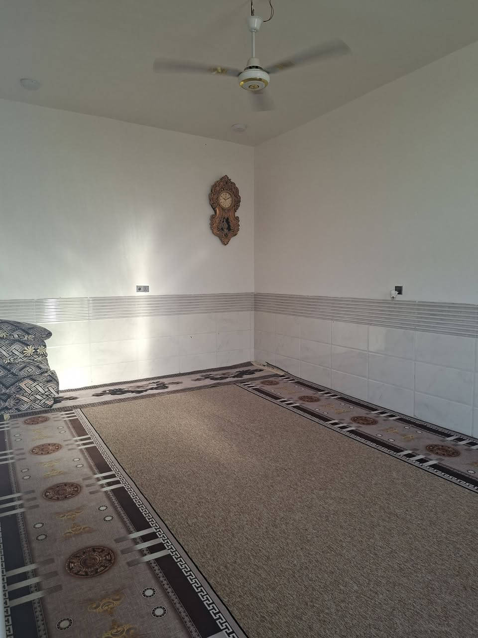 دار للبيع 150 متر طابق واحد بناء حديث سند 25 زراعي خلف التاجيه حي السجاد عرض الشارع 10 متر السعر 70,000,000 مليون وبي مجال الاتصال بالرقم  ***********
