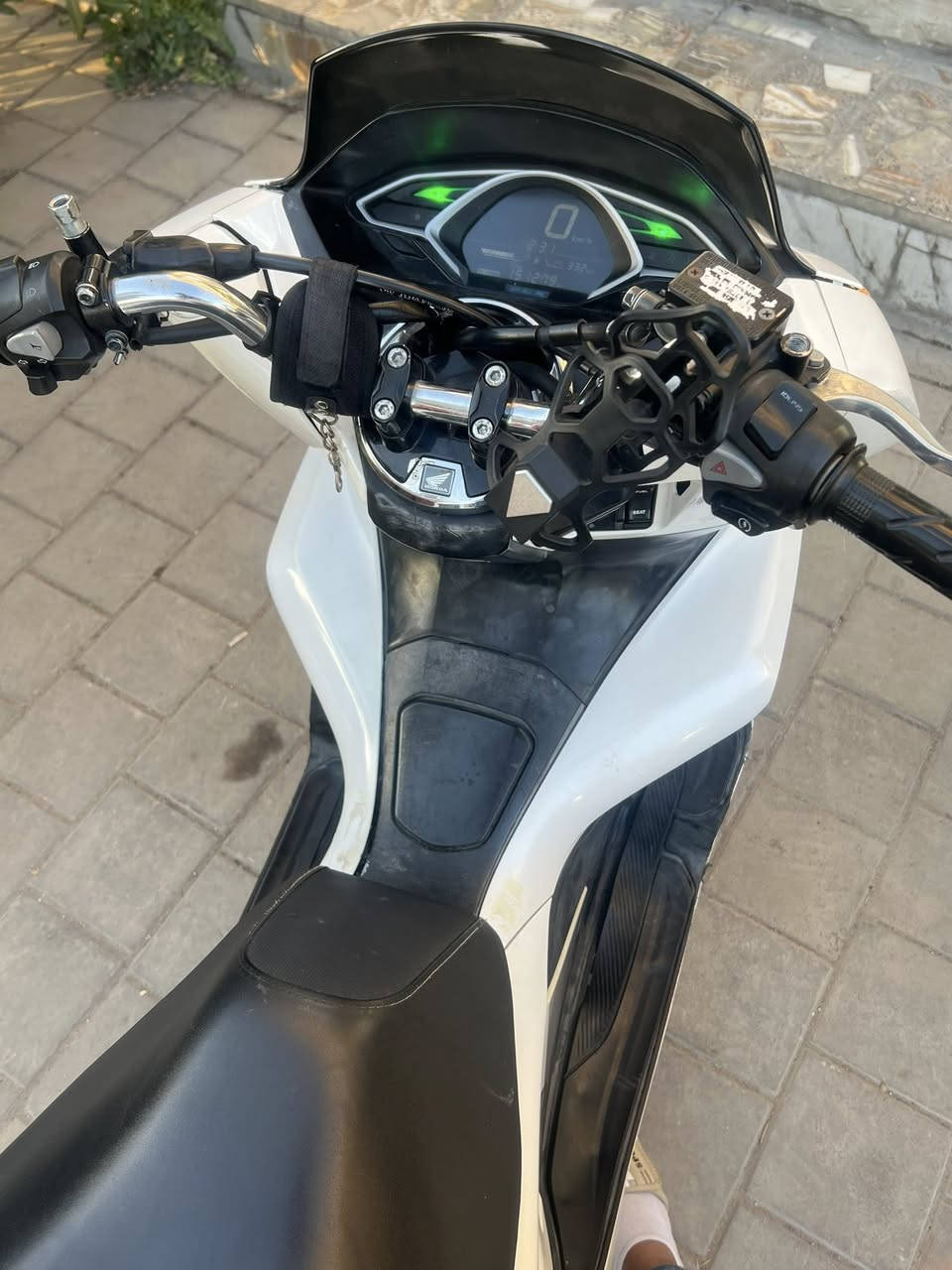 السلام عليكم.. pcx جيل الثالث الدراجه بيدي منزلها رمبه مكفوله عامه وخير من الله تحفه رايدها ب17 مكاني بغداد حي اور

***********
