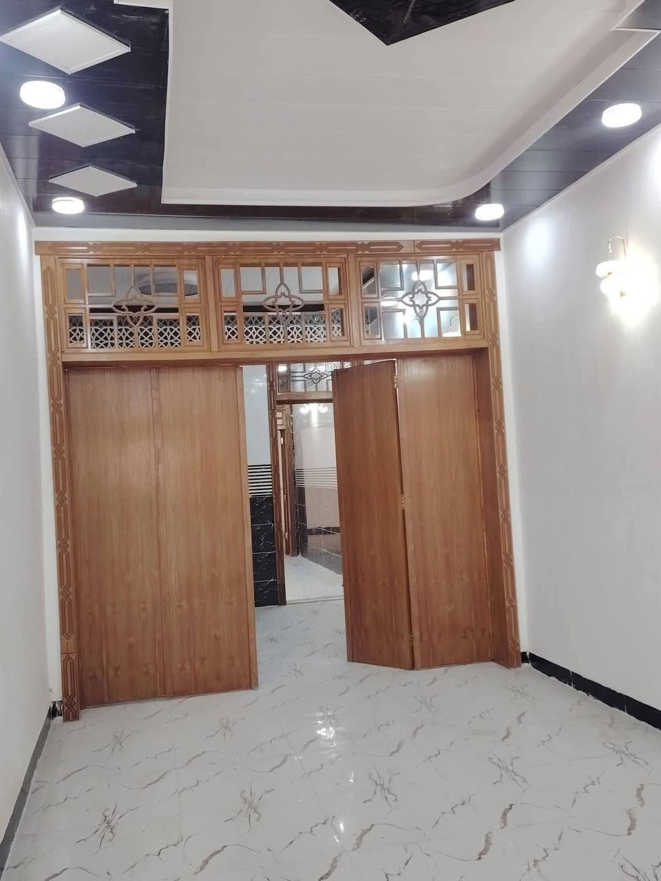 دار للرهن 150طابق ونص متر مقابل ملحق قريه الغدير

عله شارع المطار قريبه للشارع العام بناء نضيف طابو زراعي سند 25 والبيت يحتوي عله ذ3غرف نوم جاهزه للسكن 

يوجود 50متر سعر الرهينه 11 اتصل ***********
