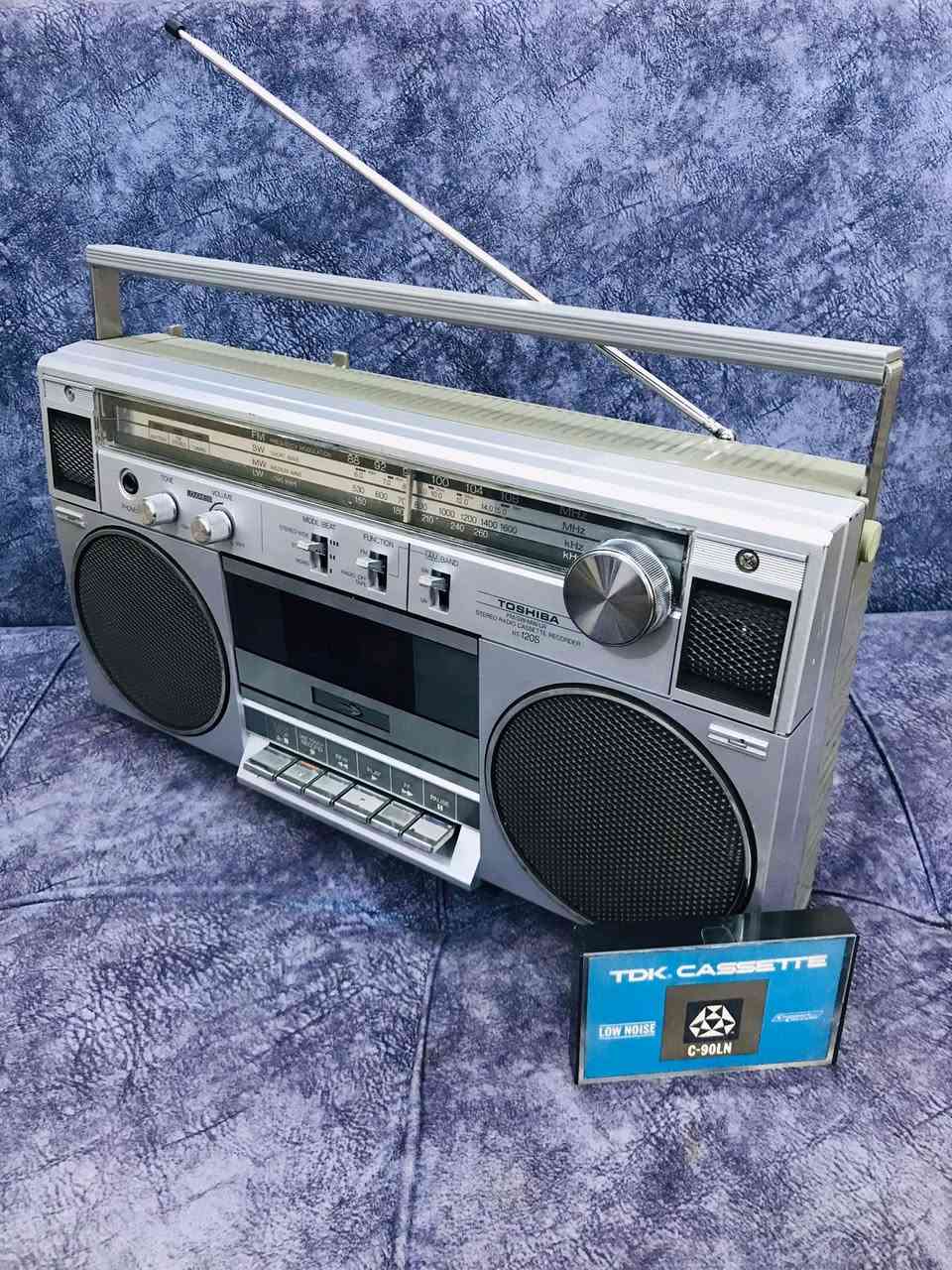 للبيع 🔊🇯🇵
🎼TOSHIBA-RT-120 S -1982
نظافة الجاز 100 % لوك على شركة 
الجهاز صناعة اليابان 1982 🇯🇵
نظام راديو  FM-AM- MW- SW- LW
نظام  AUX  🔉🔉
كهرباء 220 V + بطاريات عدد 6 كبير 
للاستفسار اكثر مراسلة الصفحة 
وات ساب ***********
