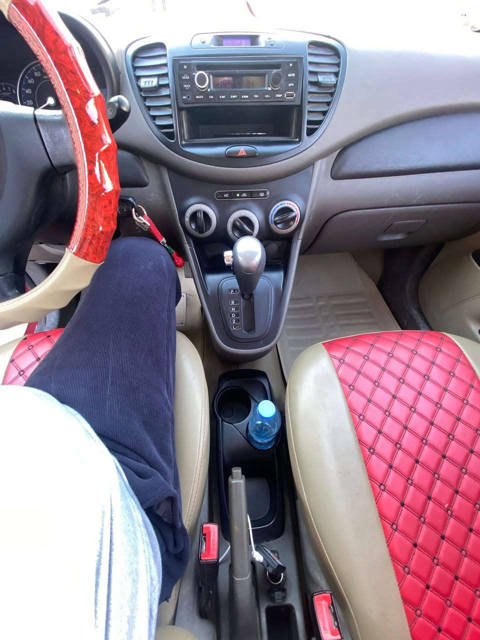 للبيع  هونداي i10  موديل 2015 نظيفة جدا
محرك 4 سلندر 
تبريد وتدفئة
غرفتها جديدة + دوشمة 
تخم تاير جديد
صدر على وضع الشركة
السياره كلها على وضع الشركة
ماشية 31 الف يعني جديدة
…
هاتف ***********
واتس ***********
السعر 85$ وبيها مجال بسيط
