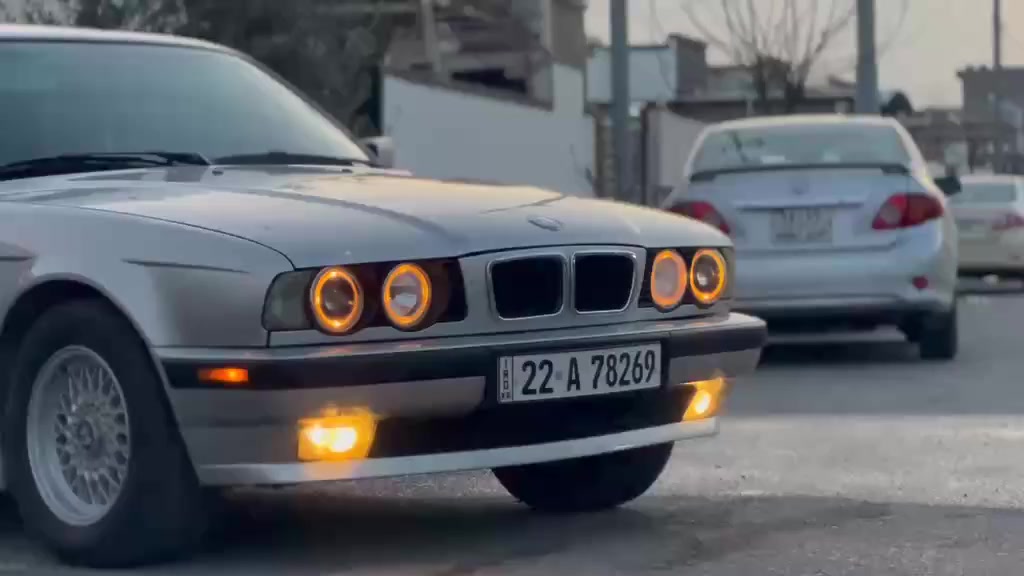 سلام عليكم حلال للبيع
BMW 525 A
موديل 93 فول مواصفات 
رقم أربيل باسمي سيارة تحويل مباشر 
عندها ضربة چاملخ سكن شبر 
مواصفات 
جامات كهربائى 
كشن جلد
سلايت بچم عريض 
لايتات زينون 
سيارة مكفولة من كل نواحي مكان سيارة چمچمال 
سعر سيارة ٧٨ بيها مجال للطيبين 
***********
