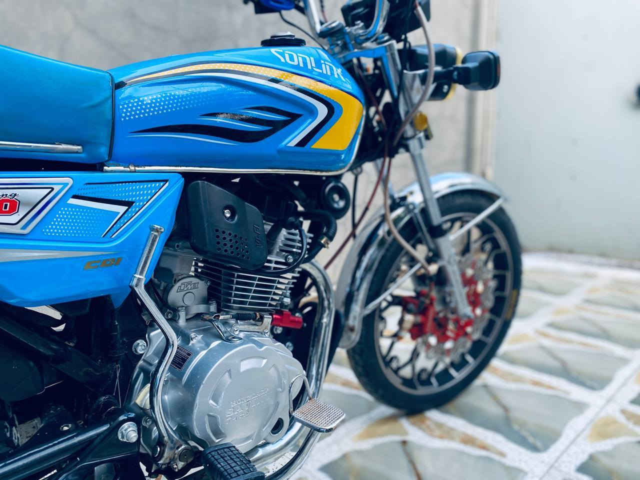 سيفان موديل 24نضيفه اوراق كامله لون مميز
للبيع وذا عندك مراوس عادي 
المكان بابل الحمزه الغربي اتصل وبيك خير وتدلل 
***********
