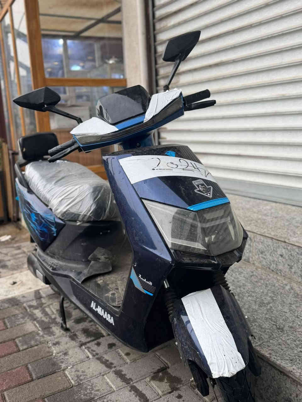 السلام عليكم ماطور شحن نوع ماسه نضيف حيل أربع سرع سرعته ٩٩ دبل إشاره هورن لايت عالي ناصي اشاير كله شغال ٦ بطاريات كبار شرط تفحص يله تاخذه ماطور كامل مكمل وياه خوذه سعره ٥٥٠ بي مجال قليل عنوان. رمادي تأميم ***********
