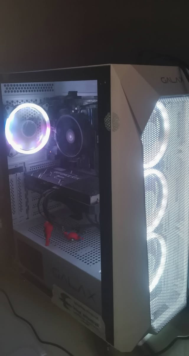 المعالج : Ryzen 5 3600
الكارت : rtx 3060 12gb galax
البورد : B450 s2h
الرامات : 8×2 3200mhz 
التخزين : hhd 1tb , ssd 128
الباور : 650w
الكيس : galax white 4 fan الوان المراوح بيها مشكله مرات اللون يعصه

شاشة : msi 1080p 170hz 24
ستاند شاشه ابيض متحرك و موجود الستاند مال الشاشه الاصلي

كيبورد : redragon yama 100% purple switch 
ماوس : logetich g203 بيه مشكله بالسكرول متأثر
مايك وستاند rgb
اضائة شاشة rgb

*كل كراتين القطع المذكوره موجوده

السعر مليون وميه وبيه مجال

مكاني كركوك 
توصيل موجود اي شركة توصيل


**إذا كنت صاحب هذا الإعلان وتريد حذفه لأي سبب، رجاءا أرسل رسالة إلى الدعم الفني**