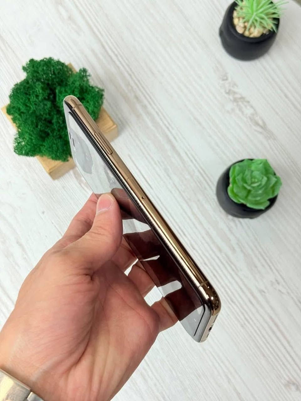 11 برو ماكس         ( السعـر 375 ألف ) 
نضافه 100% مكفول لا مفتوح ولا مصلح ولا بيه زلغ
الذاكرة 256 والبطارية 78 
ويا حافضه ولزكه مضلله وكيبل شحن 
الناصريه مركز ***********
